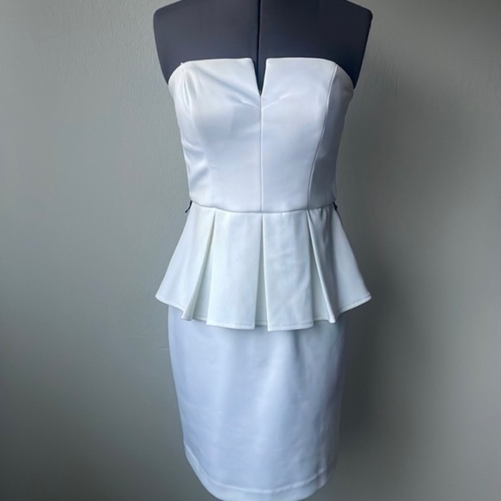 Bisou bisou dress size 8 runs small strapless white baddie